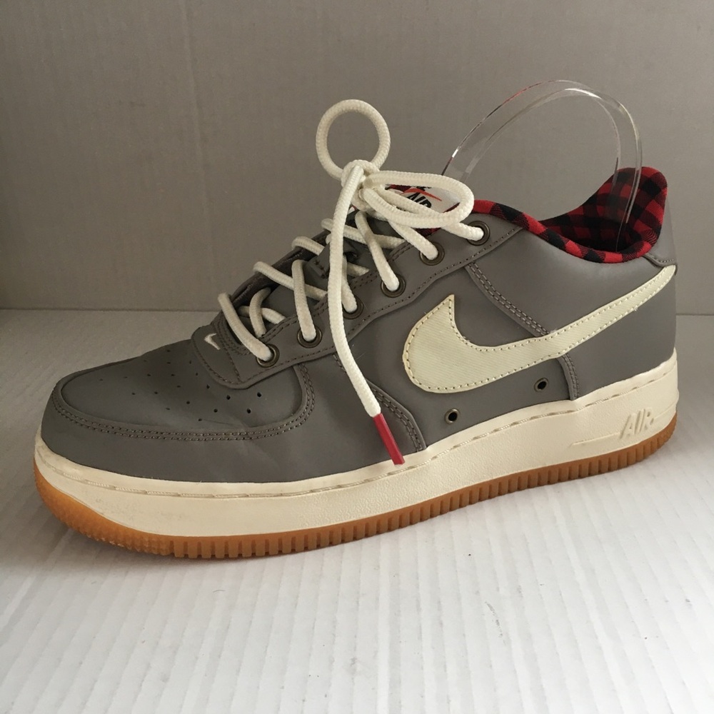 NIKE Air Force Gray Leather w Red Buffalo Plaid Sneakers Sz 7 Youth/ 8.5 Women's